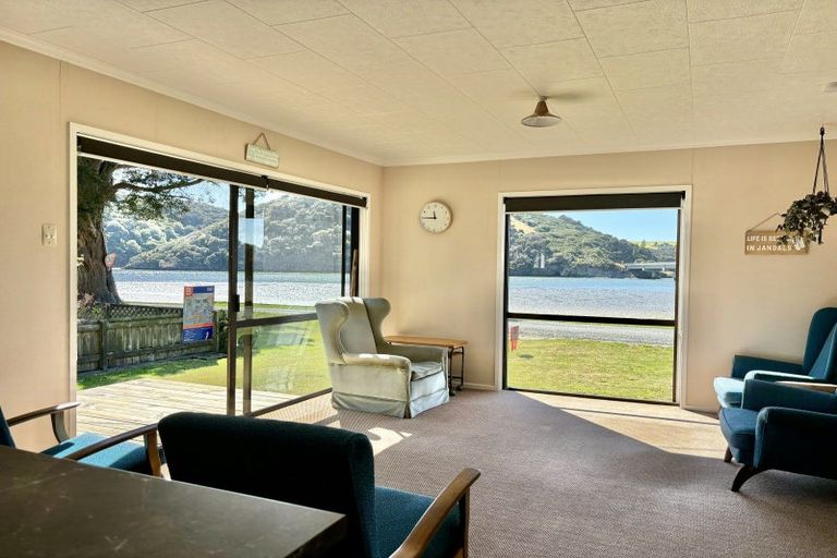 Photo of property in 25 Riverside Road, Taieri Mouth, Brighton, 9091