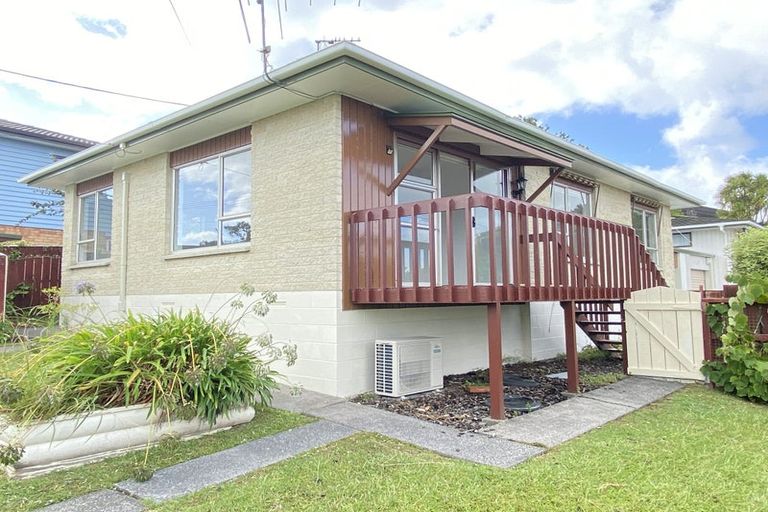 Photo of property in 1/6 Philson Terrace, Browns Bay, Auckland, 0630