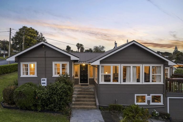 Photo of property in 86 Colwill Road, Massey, Auckland, 0614