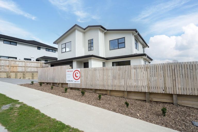 Photo of property in 50 Farnworth Terrace, Glenside, Wellington, 6037