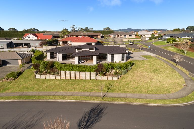 Photo of property in 1 Lochay Place, Pyes Pa, Tauranga, 3112