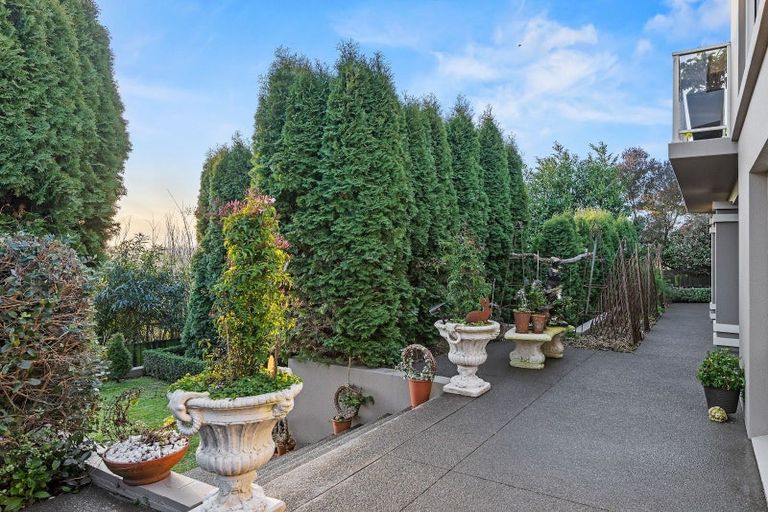 Photo of property in 16 Highcrest Heights, Westmorland, Christchurch, 8025