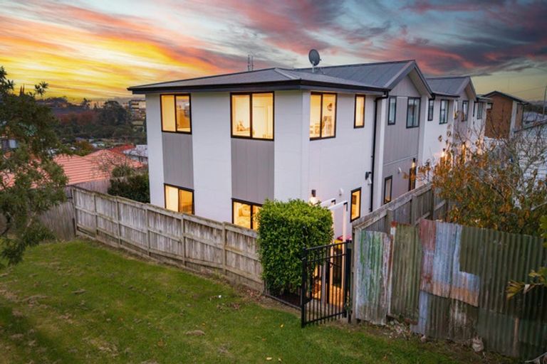 Photo of property in 52f Vodanovich Road, Te Atatu South, Auckland, 0610
