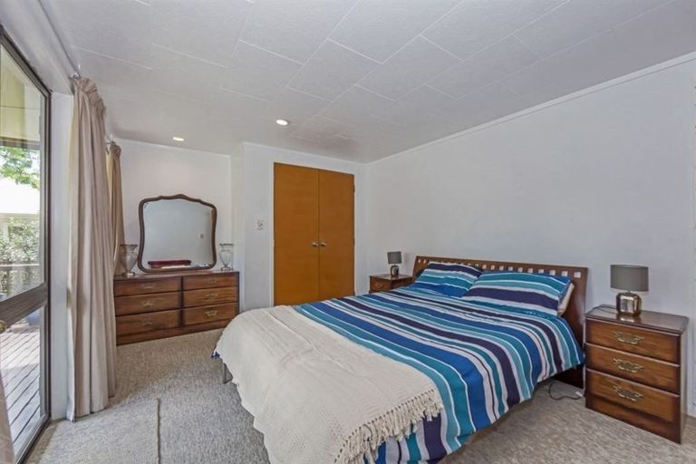 Photo of property in 25 Waiora Road, Stanmore Bay, Whangaparaoa, 0932