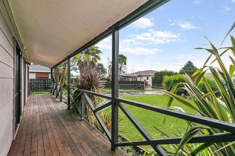 Photo of property in 50 Trimdon Street, Randwick Park, Auckland, 2105