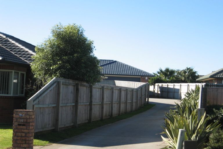 Photo of property in 16 Glencalder Place, Wattle Downs, Auckland, 2103