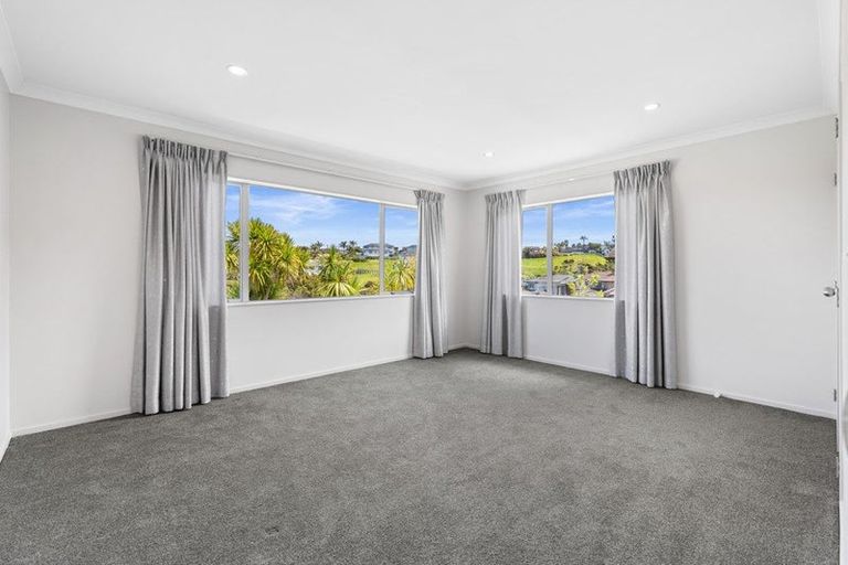 Photo of property in 31 Harrowglen Drive, Northcross, Auckland, 0632