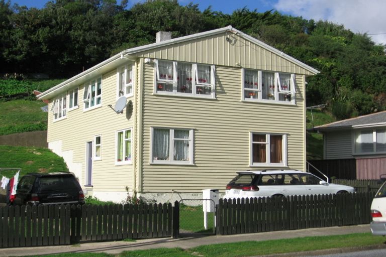 Photo of property in 210 Sievers Grove, Cannons Creek, Porirua, 5024