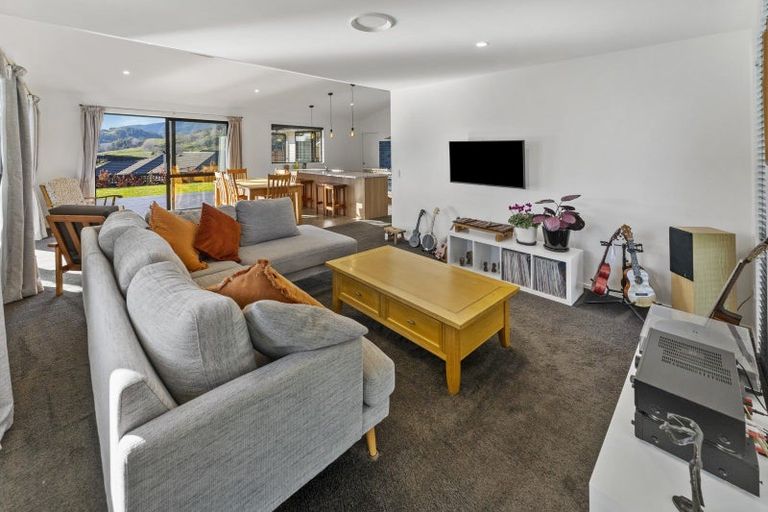 Photo of property in 8 Huntaway Close, Stoke, Nelson, 7011