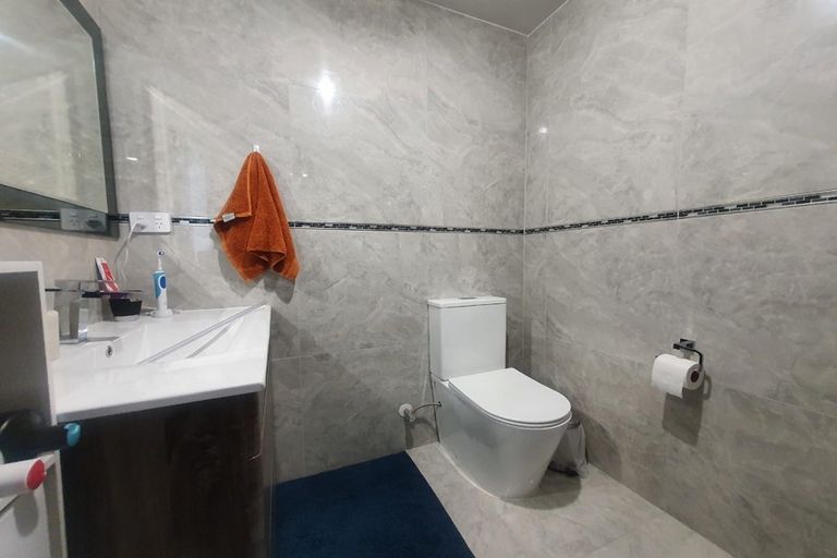 Photo of property in 4/4017 Great North Road, Glen Eden, Auckland, 0602