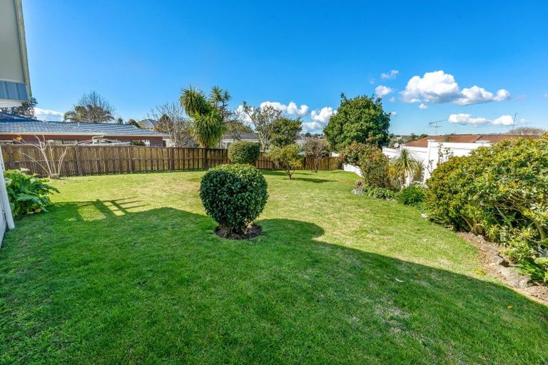 Photo of property in 5 Rene Place, Sunnyhills, Auckland, 2010