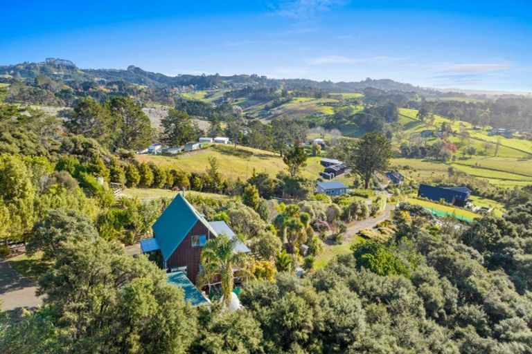 Photo of property in 200 Tawa Road, Kumeu, 0891