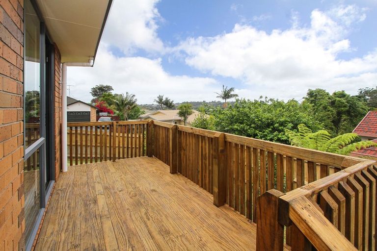 Photo of property in 2 Plumstead Rise, Glen Eden, Auckland, 0602