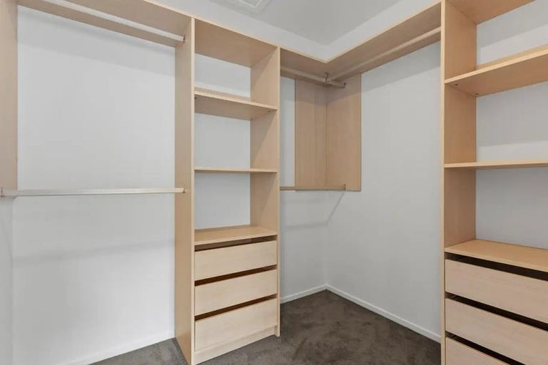 Property details for 32 Apirana Avenue, Glen Innes, Auckland, 1072