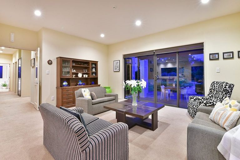 Photo of property in 15 Koraha Road, Kumeu, 0892