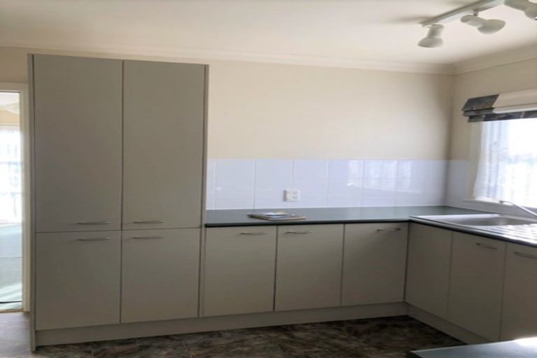 Photo of property in 6 Karaka Crescent, Levin, 5510