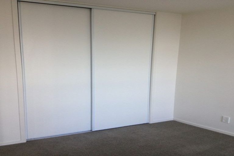 Photo of property in The Docks Apartments, 402/2 Dockside Lane, Auckland Central, Auckland, 1010