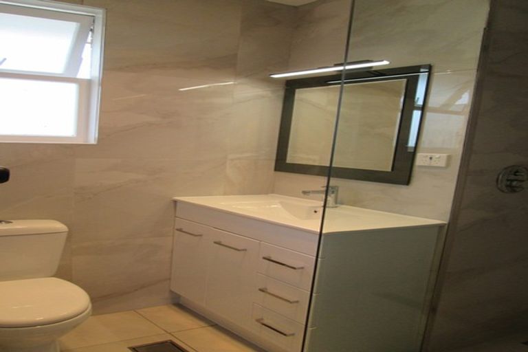 Photo of property in 2/24 Dale Crescent, Pakuranga, Auckland, 2010