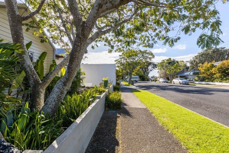 Photo of property in 8 Autere Street, Strandon, New Plymouth, 4312