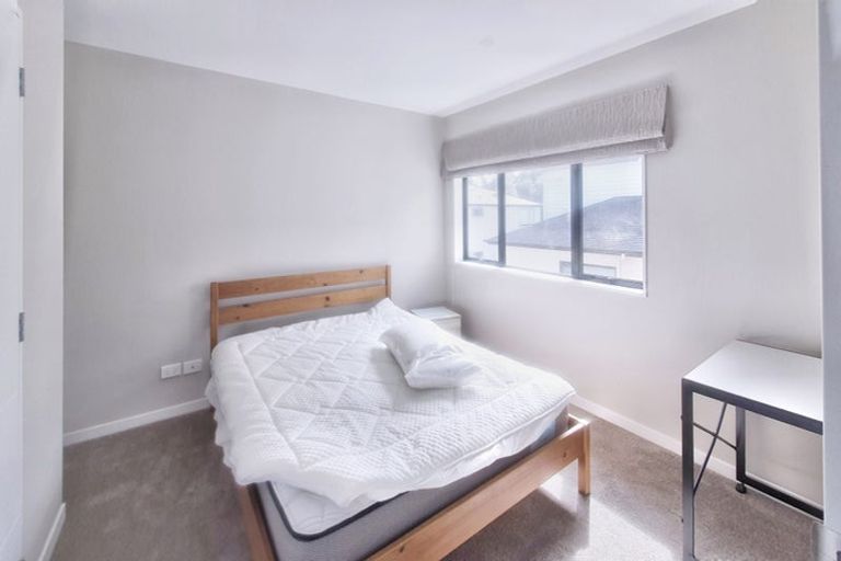 Photo of property in 19a Northcross Drive, Oteha, Auckland, 0632