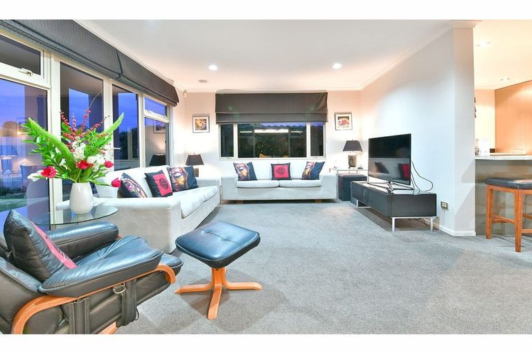 Photo of property in 2/126 Whangaparaoa Road, Red Beach, 0932