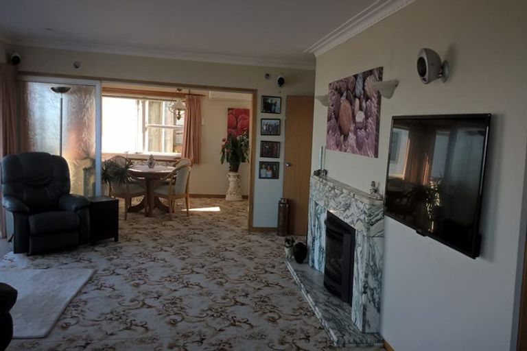 Photo of property in 49 Roberts Road, Matakatia, Whangaparaoa, 0930