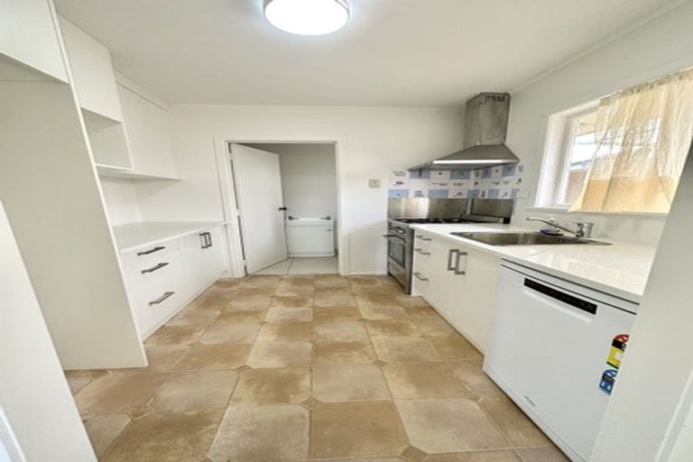 Photo of property in 86 Marlborough Avenue, Glenfield, Auckland, 0629