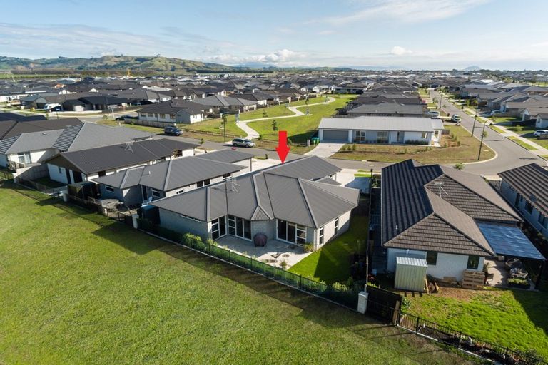 Photo of property in 77 Te Kio Crescent, Papamoa Beach, Papamoa, 3118