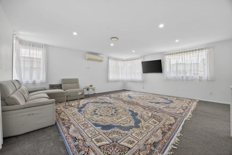 Photo of property in 2/47 Larne Avenue, Pakuranga Heights, Auckland, 2010