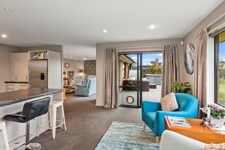 Photo of property in 17 Gosling Crescent, Halswell, Christchurch, 8025