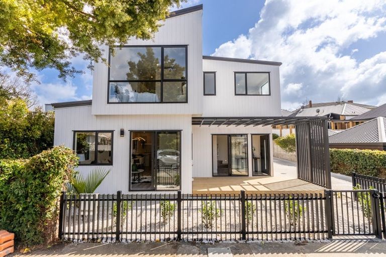 Photo of property in 1a Springfield Street, Forrest Hill, Auckland, 0620