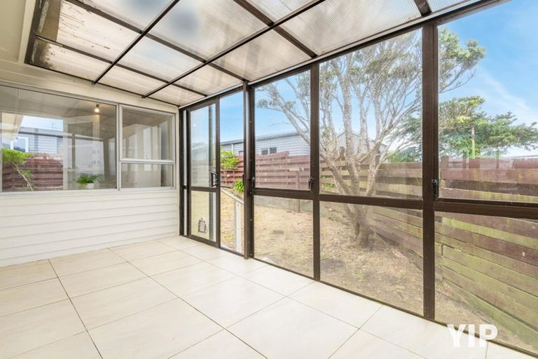 Photo of property in 10 Edgecombe Street, Newlands, Wellington, 6037