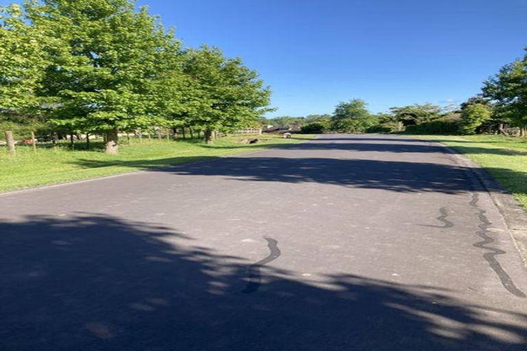 Photo of property in 16 Lynwood Grove, Dairy Flat, Albany, 0792