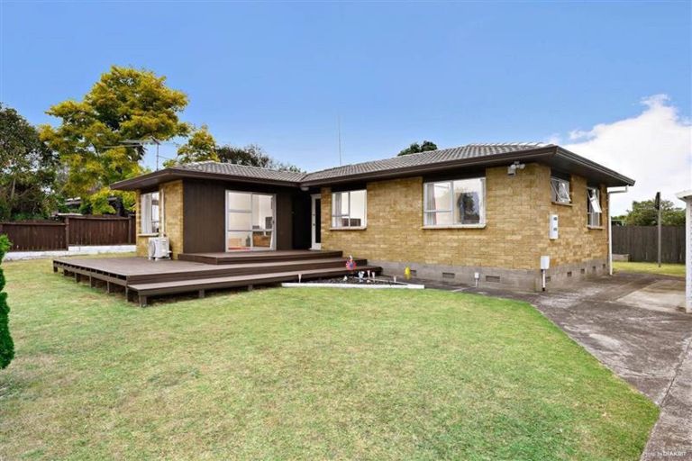 Photo of property in 17 Helms Place, Manurewa, Auckland, 2102