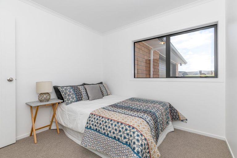 Photo of property in 8 Bosun Place, Te Atatu Peninsula, Auckland, 0610