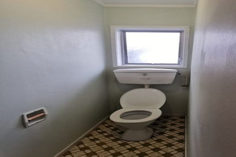 Photo of property in 1/5 Tirimoana Road, Te Atatu South, Auckland, 0602