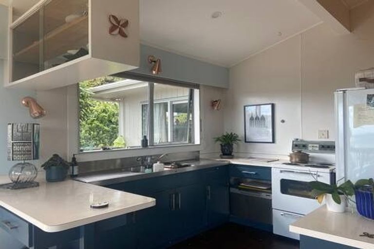 Photo of property in 36 Taupo Crescent, Plimmerton, Porirua, 5026