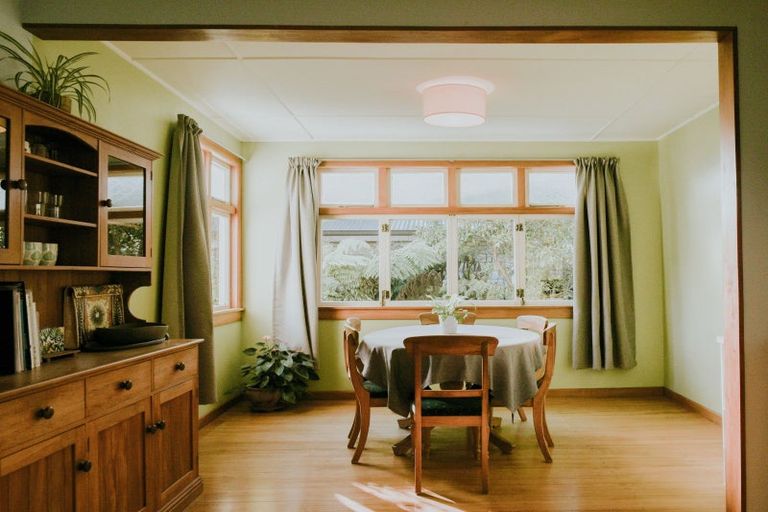 Photo of property in 45 Milton Terrace, Picton, 7220