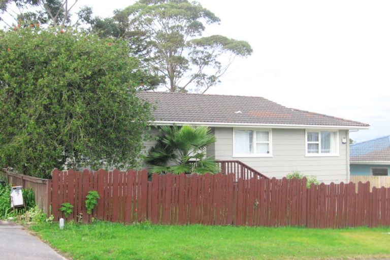 Photo of property in 9 Shale Avenue, Massey, Auckland, 0614