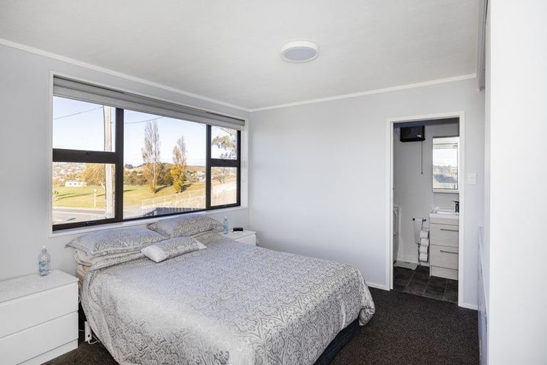 Photo of property in 2 Solway Street, Holmes Hill, Oamaru, 9401