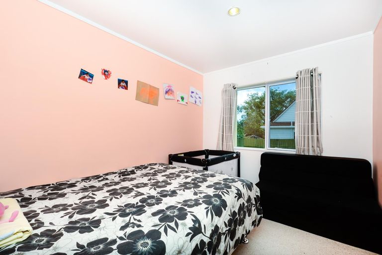 Photo of property in 19a Ashbourne Place, Glendene, Auckland, 0602