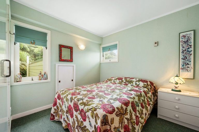 Photo of property in 79 Nicholson Road, Khandallah, Wellington, 6035