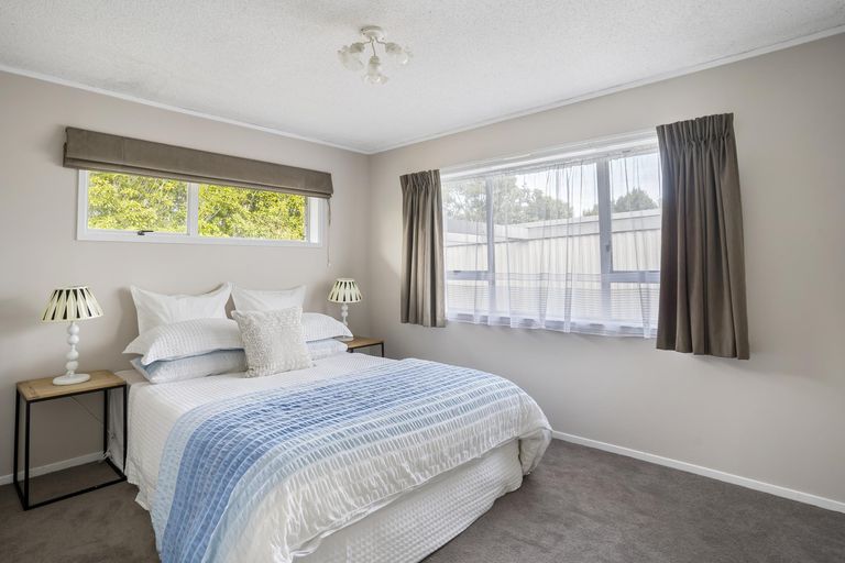 Photo of property in 2/12 Park Estate Road, Rosehill, Papakura, 2113