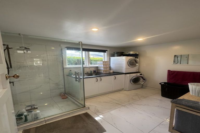 Photo of property in 33 Kotare Street, Fendalton, Christchurch, 8041