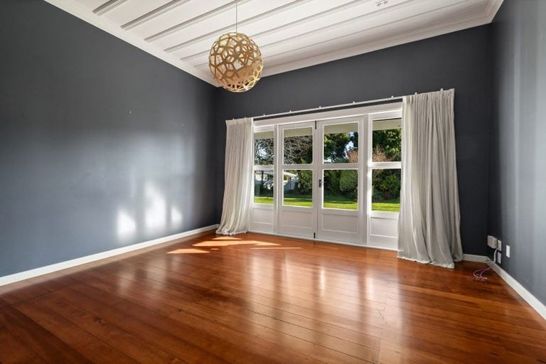 Photo of property in 27 Neeve Road, Taradale, Napier, 4112