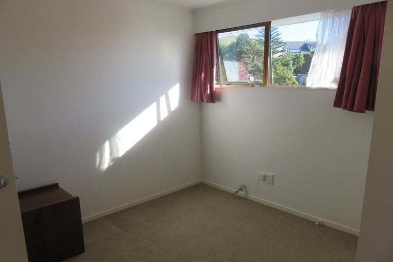 Photo of property in 102 Churton Drive, Churton Park, Wellington, 6037