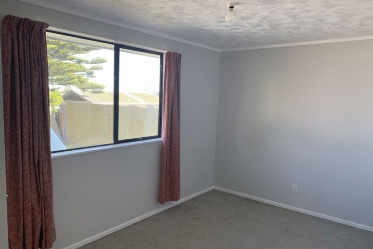 Photo of property in 6 Karyn Street, Castlecliff, Whanganui, 4501
