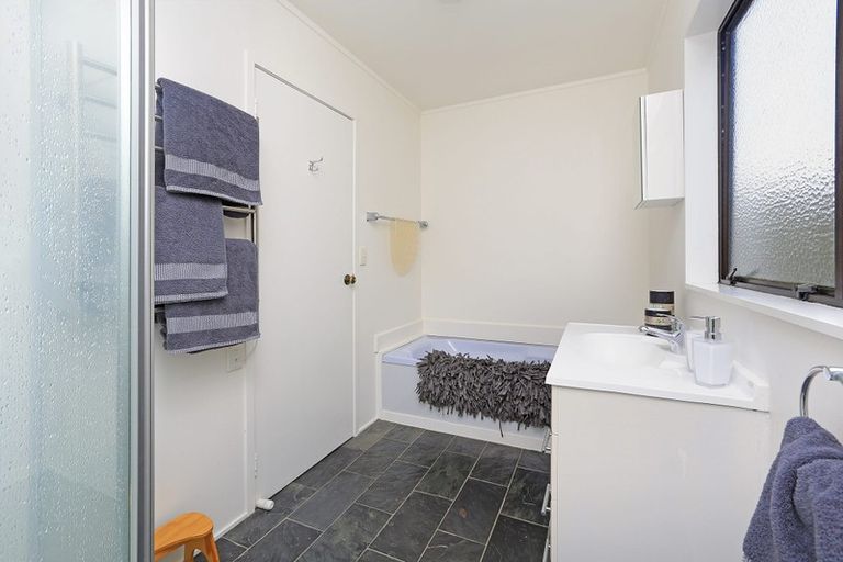 Photo of property in 2/5 Barrack Road, Mount Wellington, Auckland, 1060