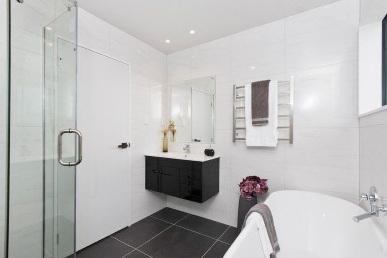 Photo of property in 10 Riroriro Road, Hobsonville, Auckland, 0616