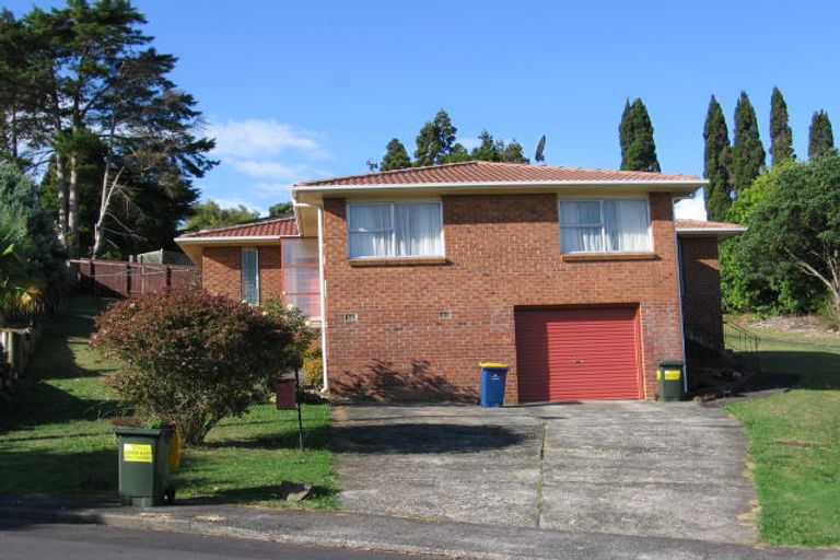 Photo of property in 13 Verena Place, Green Bay, Auckland, 0604